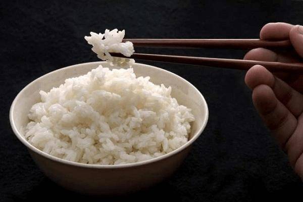 Mơ thấy ăn cơm trắng đầy an yên